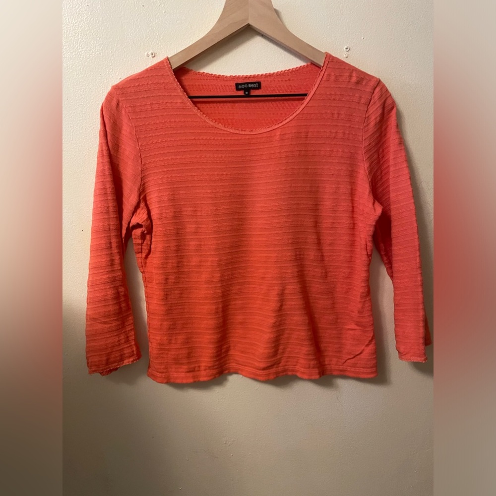 600 West women’s size medium coral colored top
